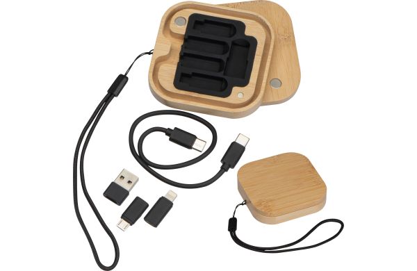 Kabel en adapterset in een bamboe doosje