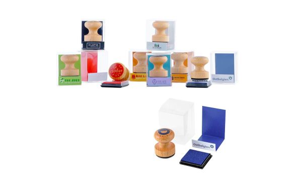 Stempel in de doos met stempelkussen