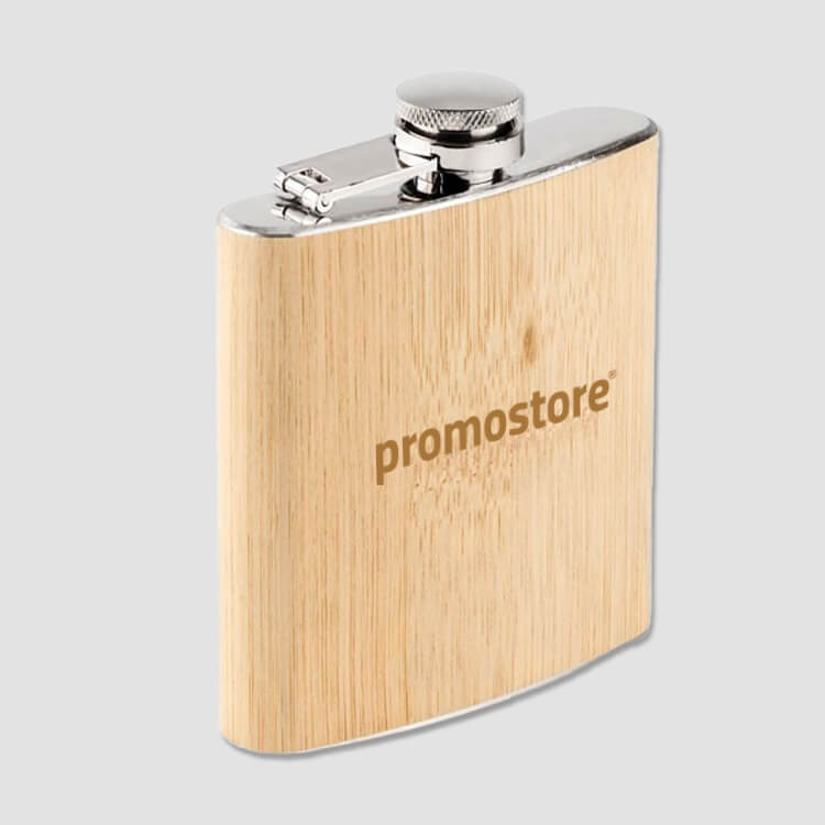 Bedrukte heupflessen in houtlook met logo Bedrukte heupflessen in houtlook met logo